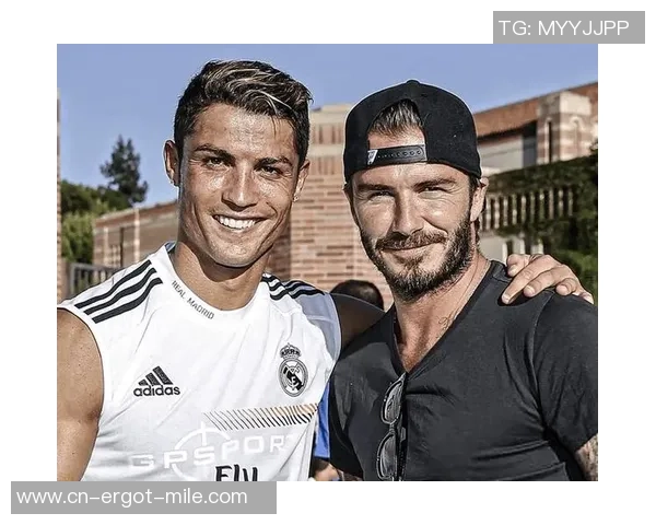 排面！40岁C罗拜访白宫+浅笑握手特朗普，美国总统盛赞：他是GOAT